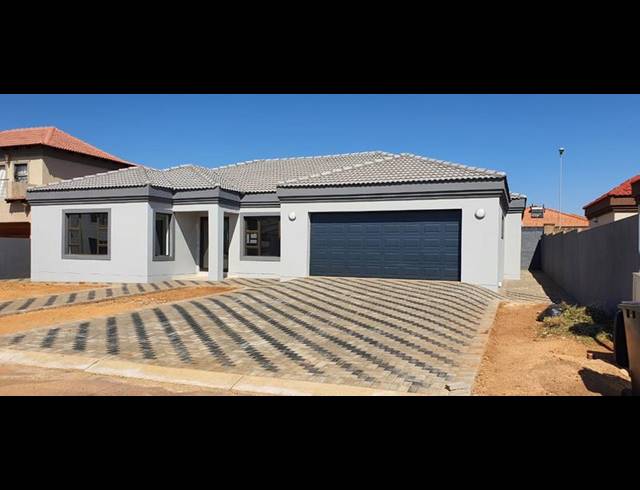 3 BEDROOM HOUSE FOR SALE IN THE ORCHARDS